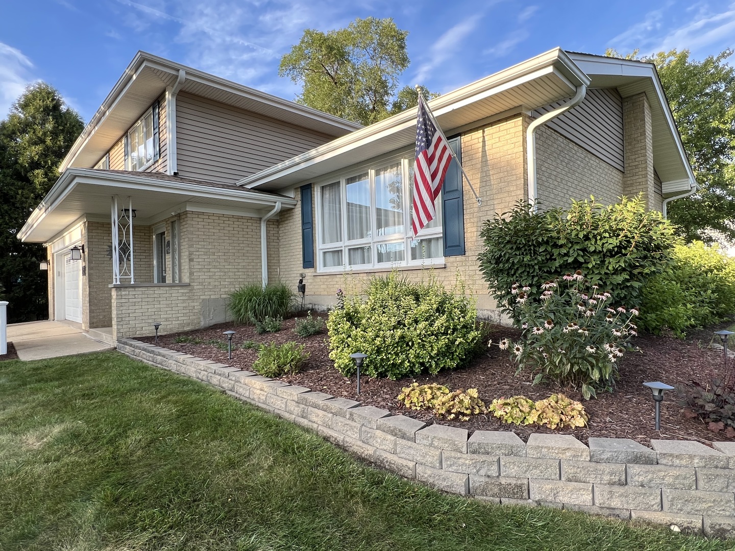 421 Summit Drive, Schaumburg, IL 60193