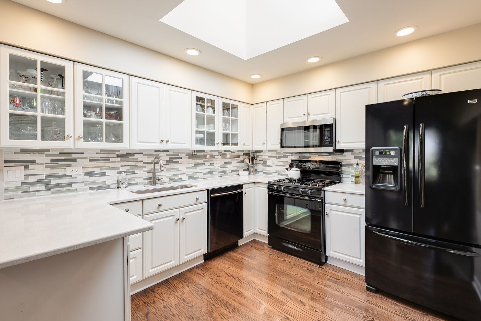 421 Summit Drive, Schaumburg, IL 60193