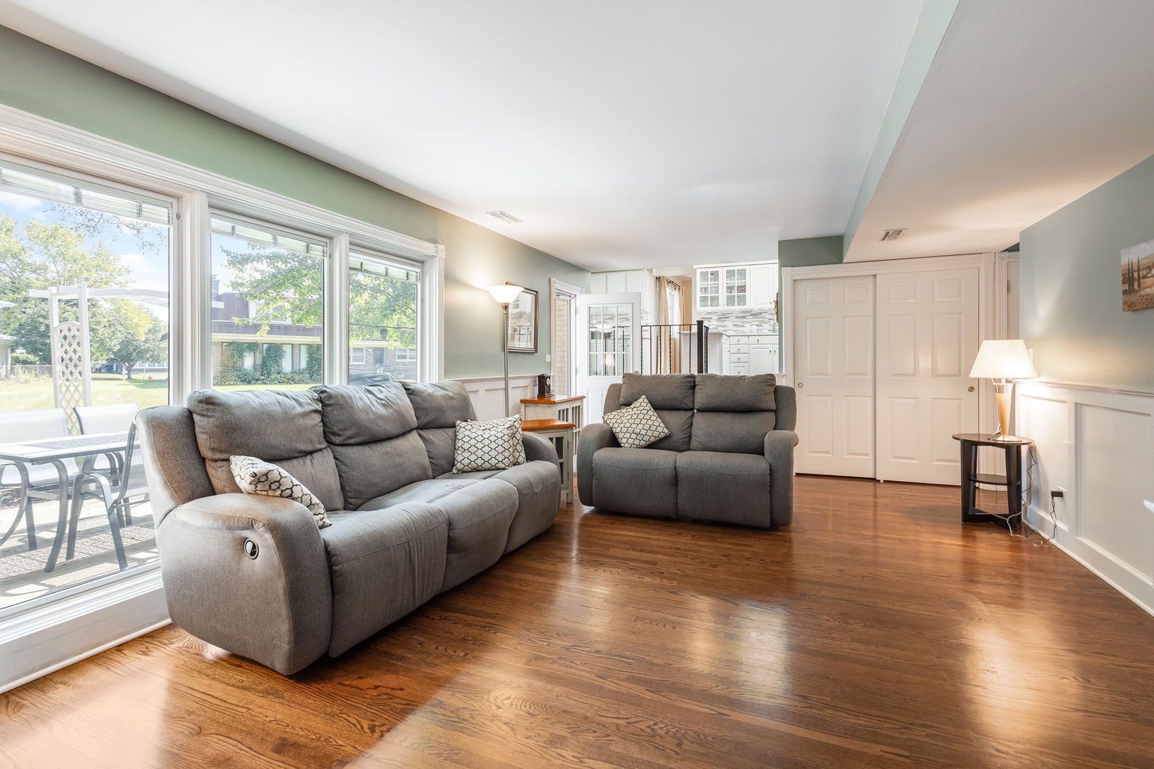421 Summit Drive, Schaumburg, IL 60193