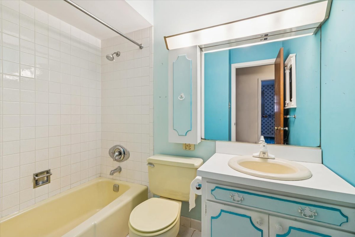 5112 Main Street, Lisle, IL 60532