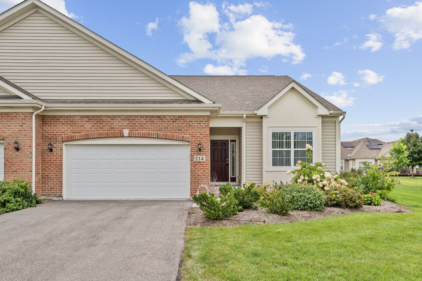 114 Easton Drive, Gilberts, IL 60136