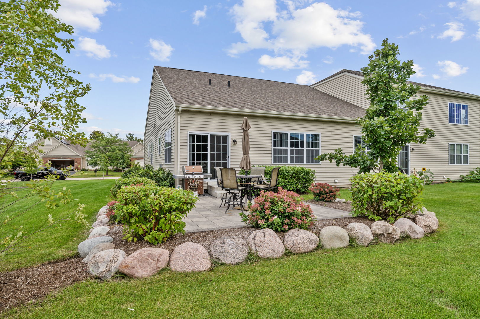 114 Easton Drive, Gilberts, IL 60136