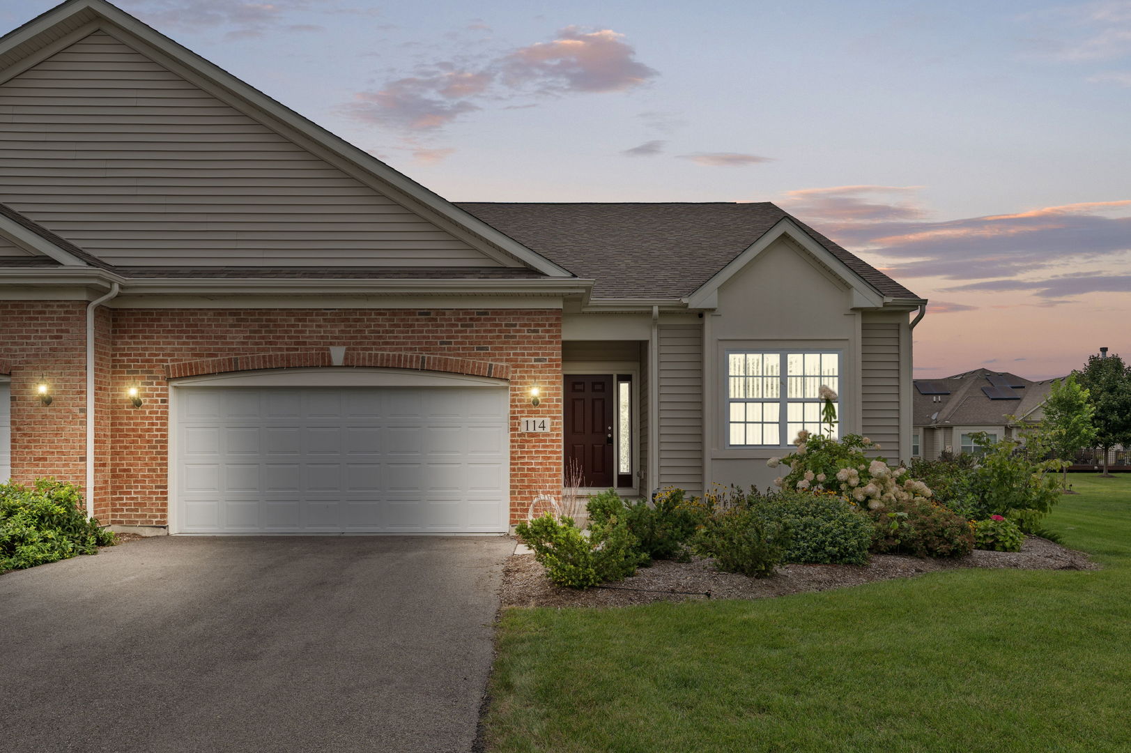 114 Easton Drive, Gilberts, IL 60136
