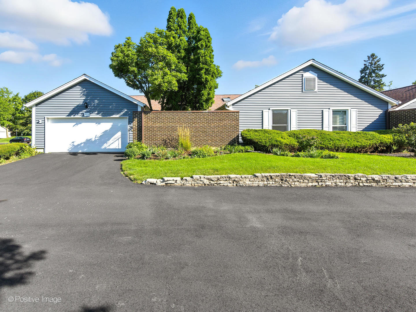952 Dartmouth Drive, Wheaton, IL 60189