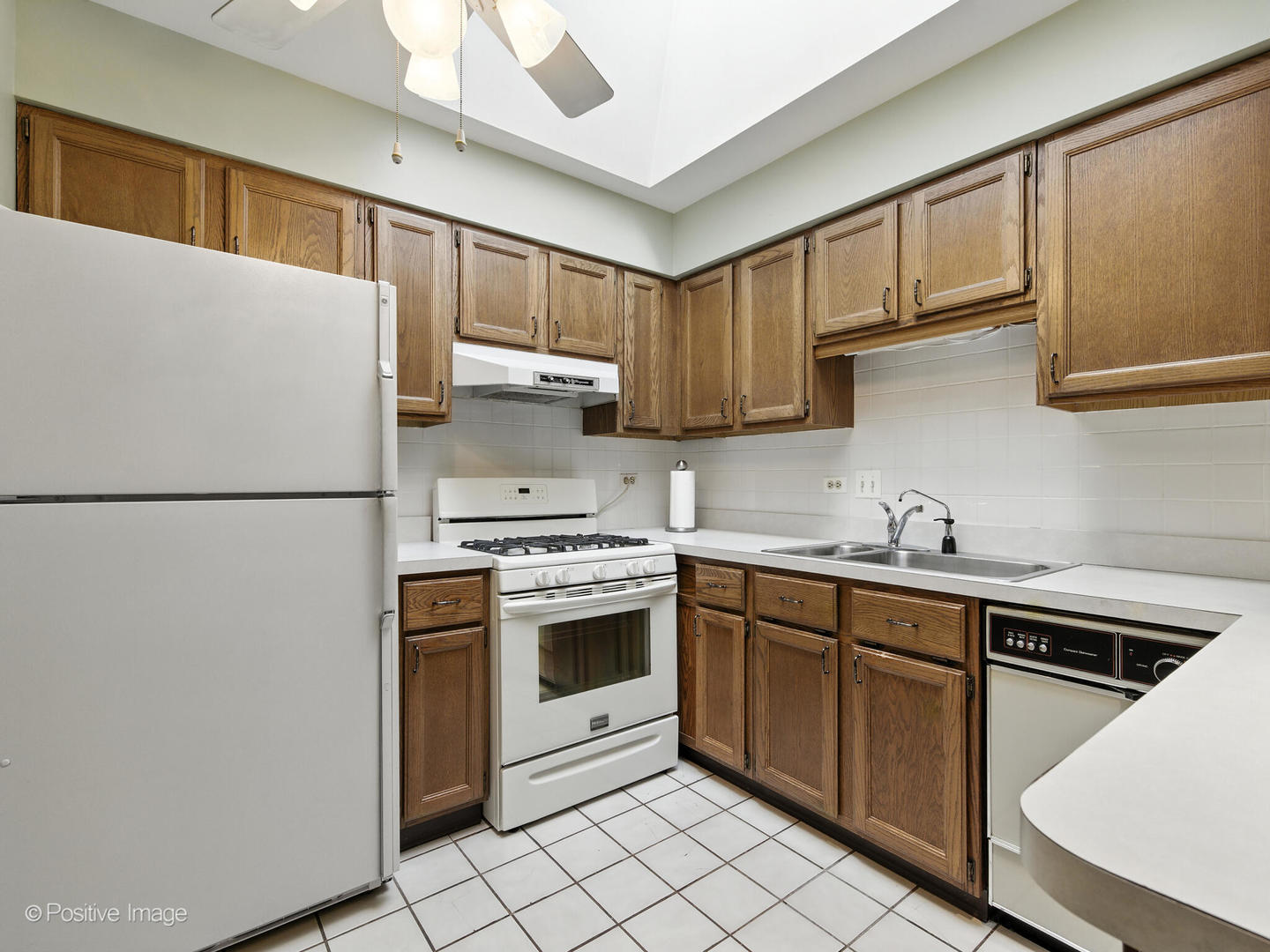 952 Dartmouth Drive, Wheaton, IL 60189