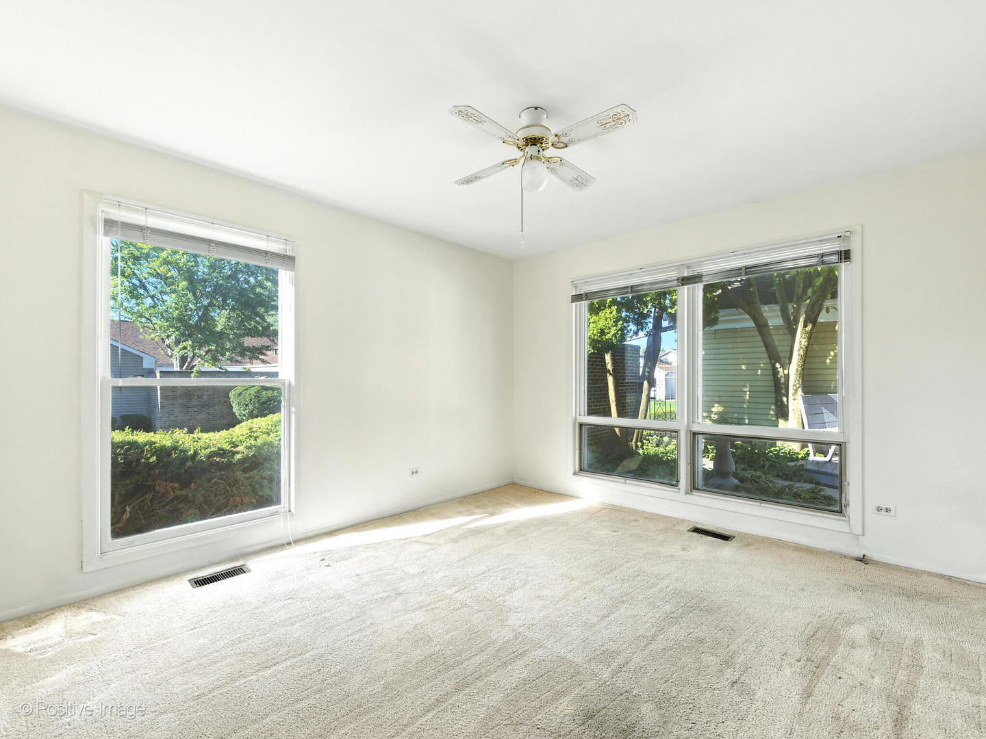 952 Dartmouth Drive, Wheaton, IL 60189