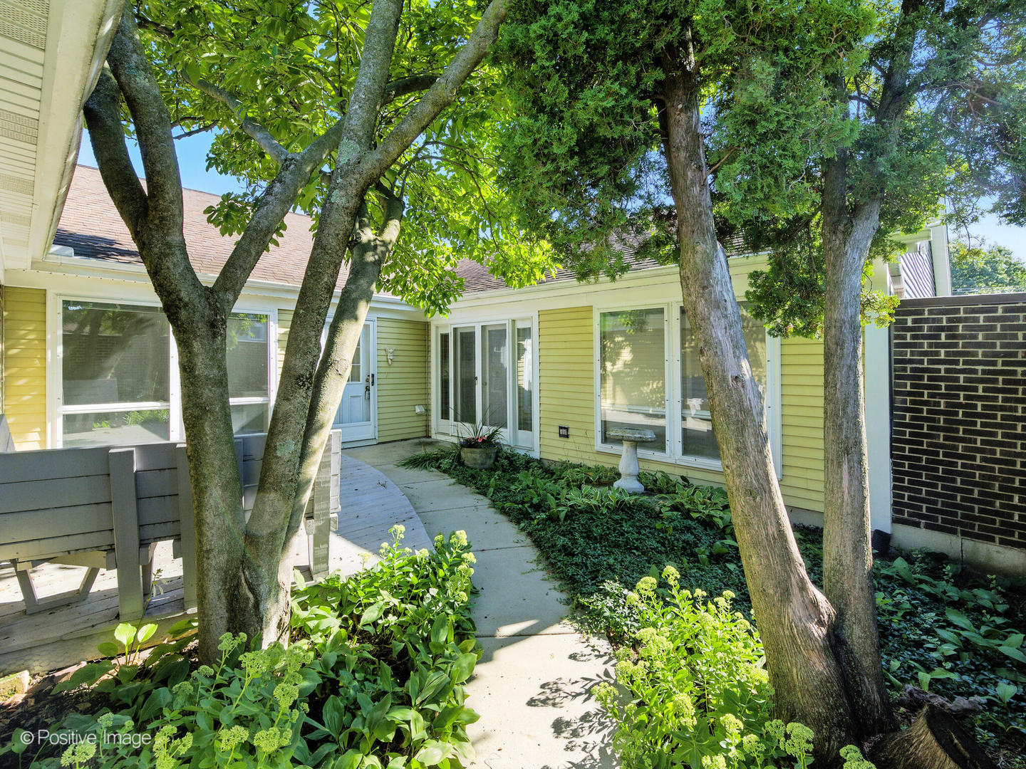 952 Dartmouth Drive, Wheaton, IL 60189