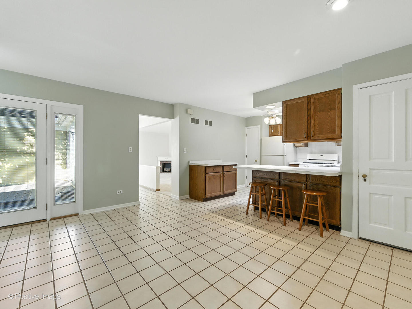 952 Dartmouth Drive, Wheaton, IL 60189