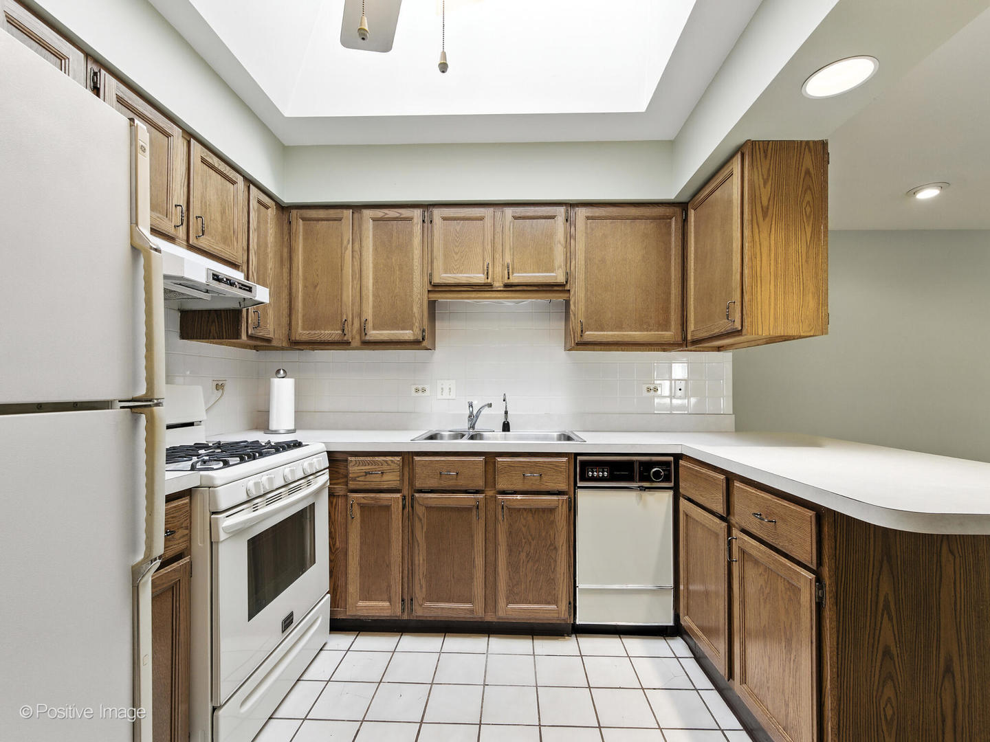 952 Dartmouth Drive, Wheaton, IL 60189