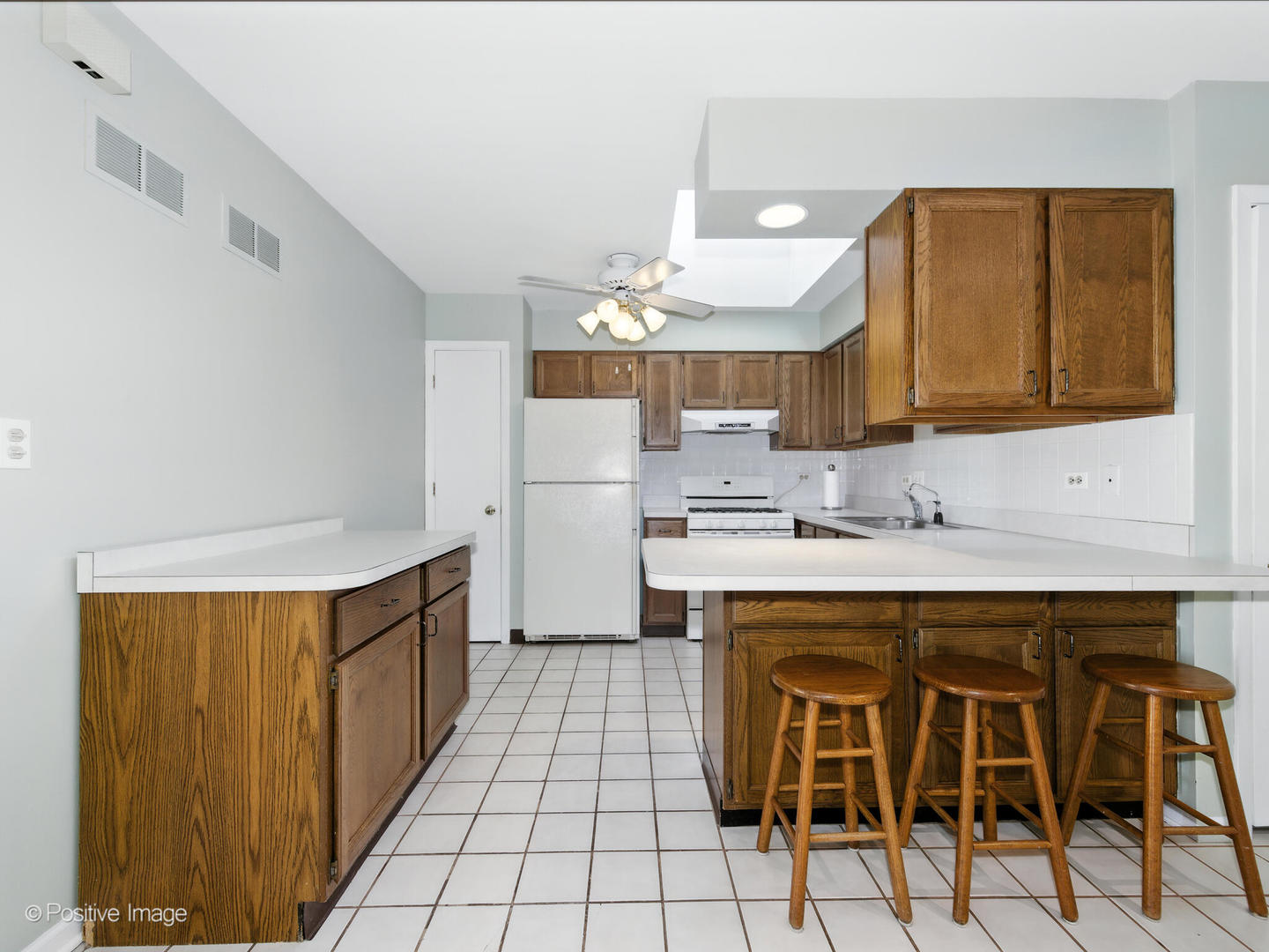 952 Dartmouth Drive, Wheaton, IL 60189