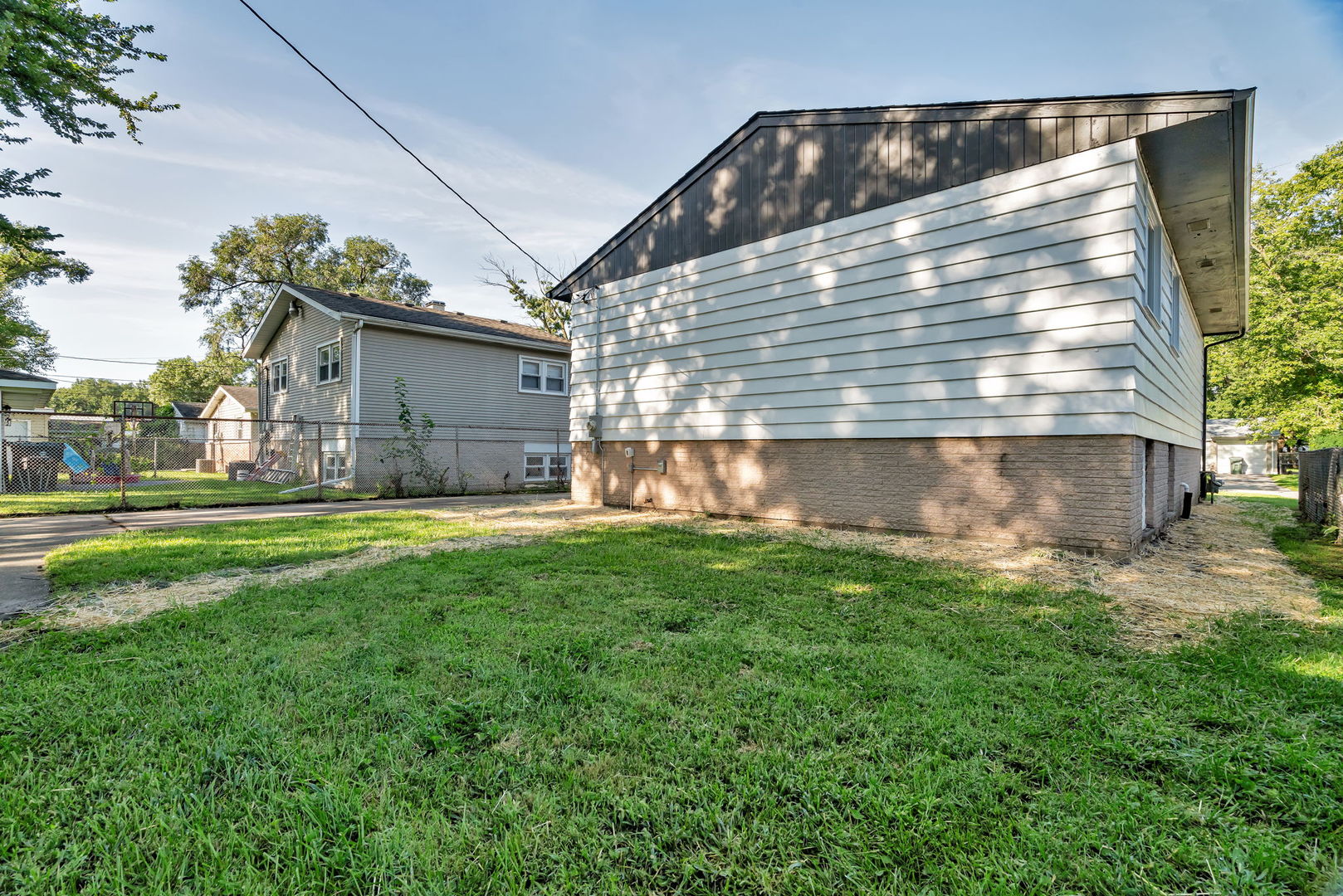 16633 Paulina Street, Markham, IL 60428