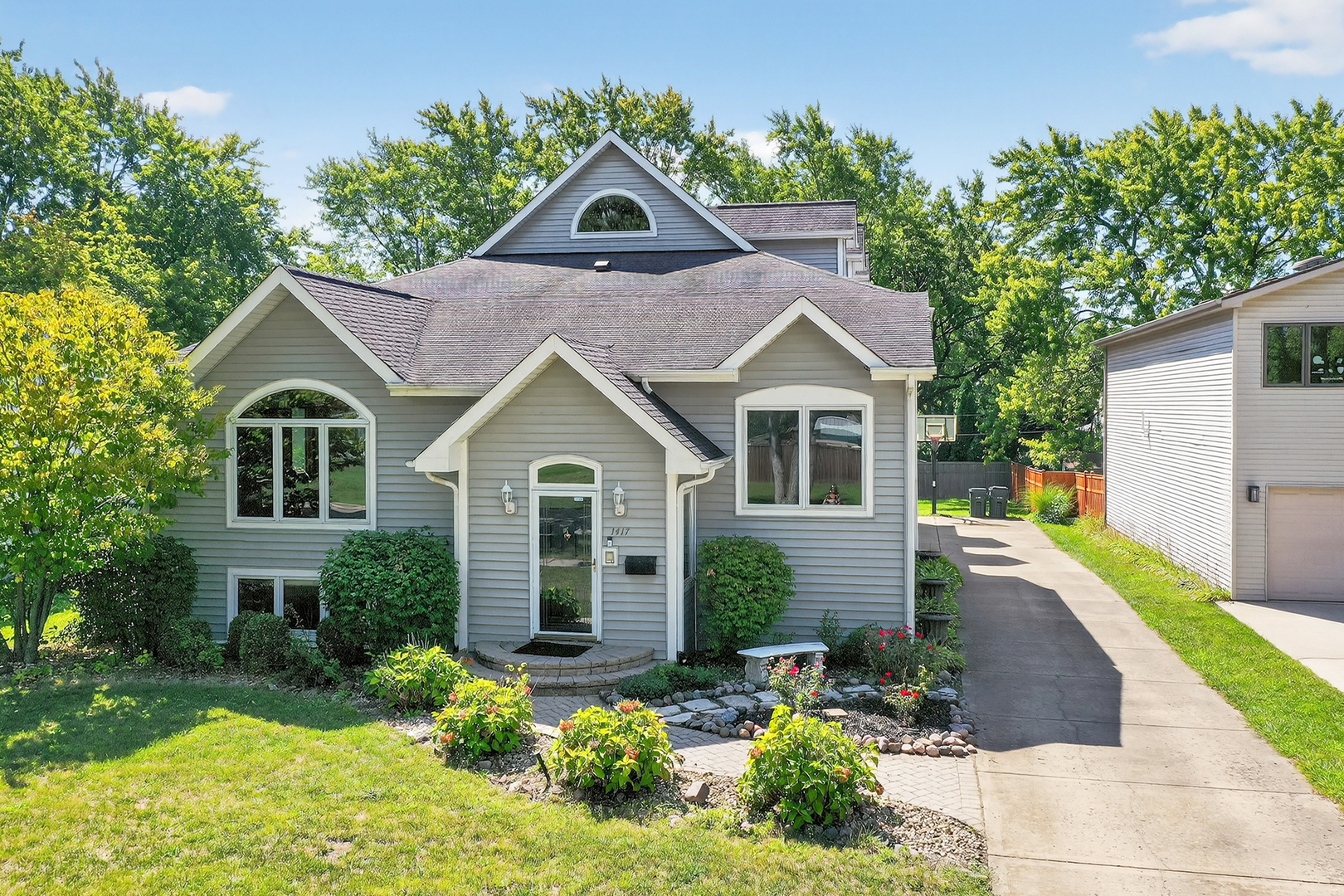 1417 E Joyce Avenue, Palatine, IL 60074