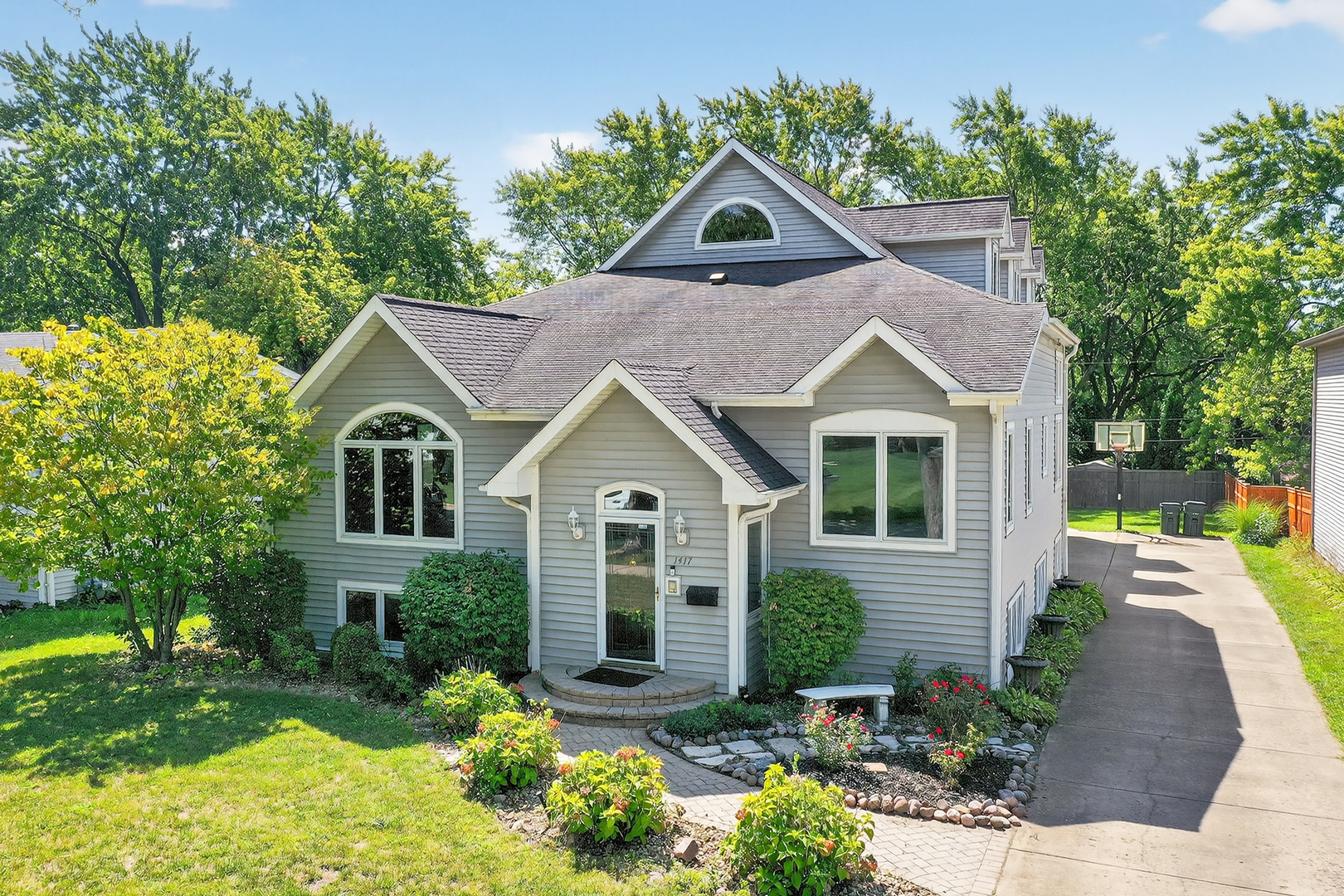 1417 E Joyce Avenue, Palatine, IL 60074