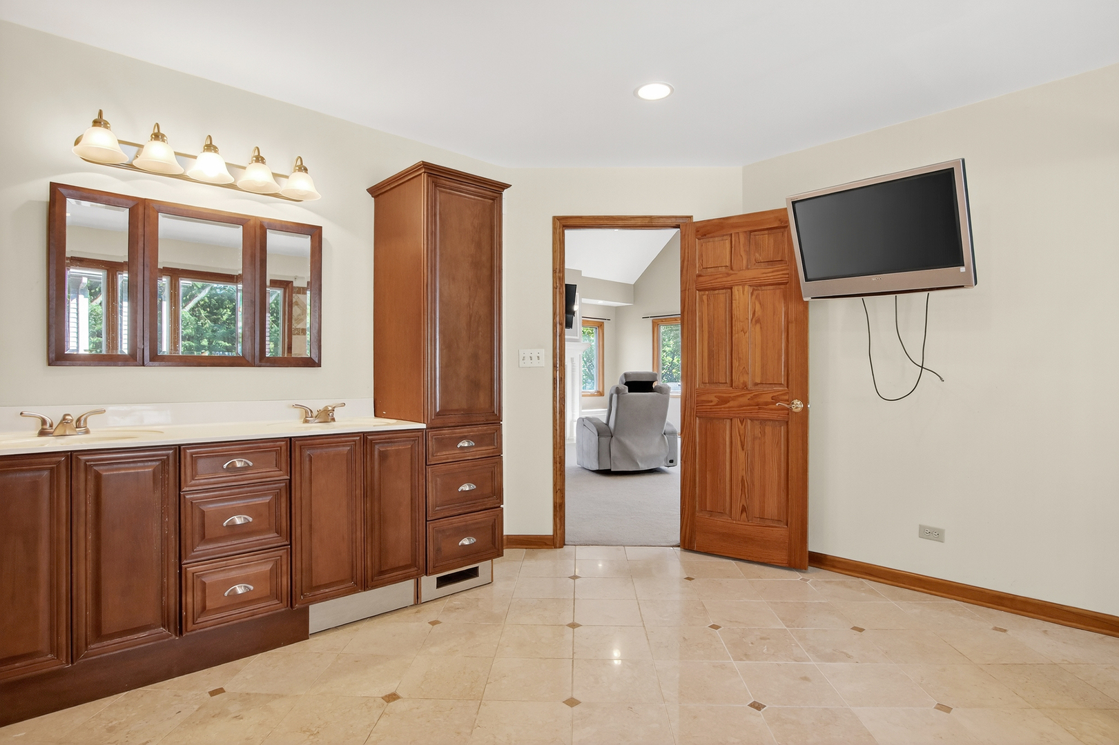 1417 E Joyce Avenue, Palatine, IL 60074