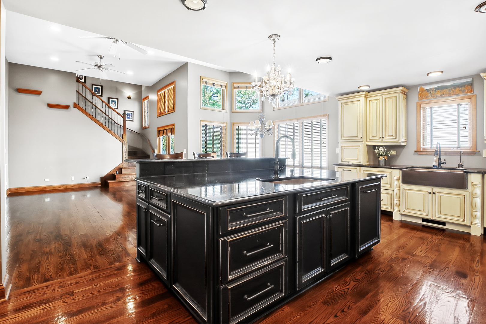 1417 E Joyce Avenue, Palatine, IL 60074