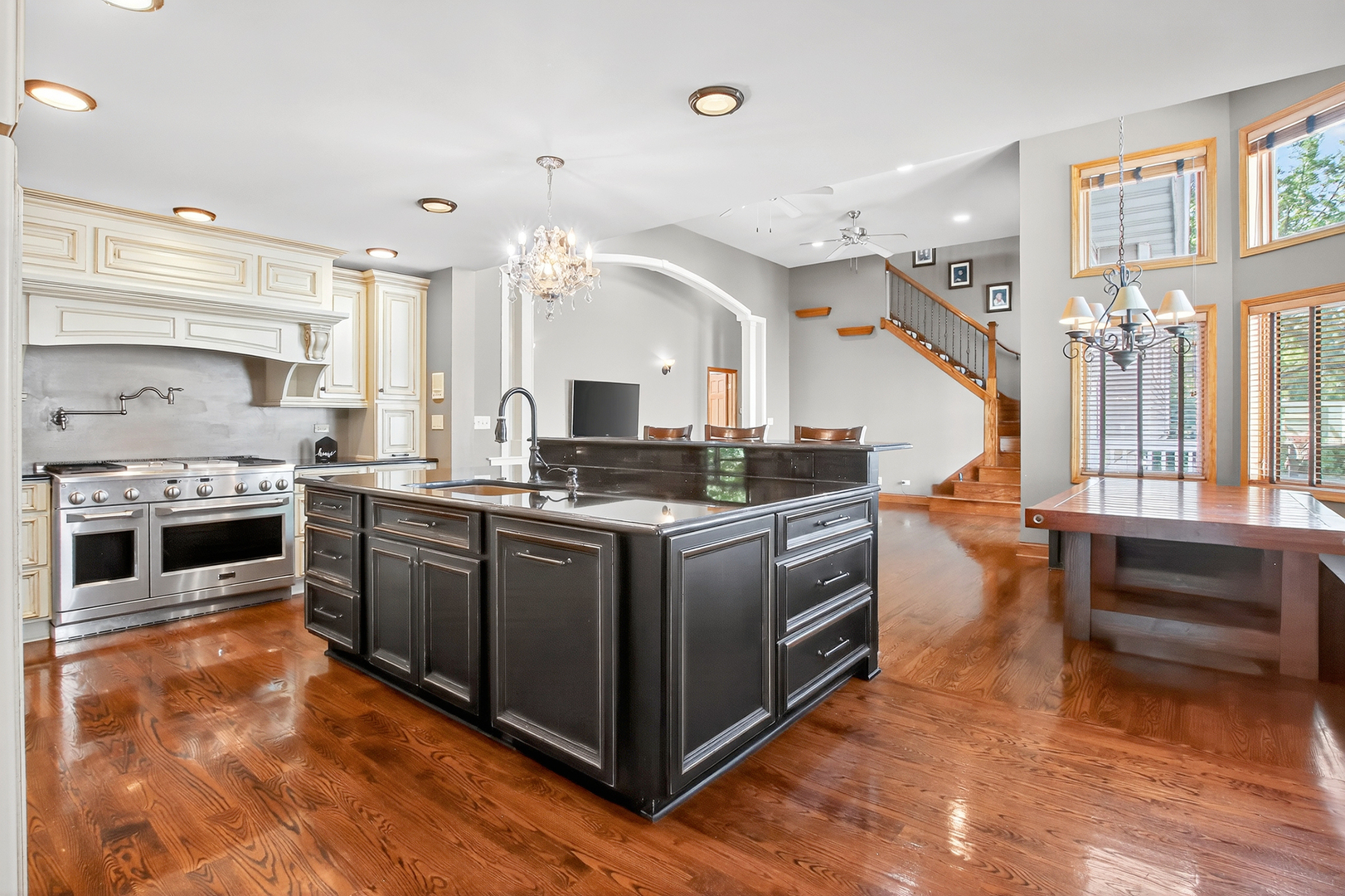 1417 E Joyce Avenue, Palatine, IL 60074