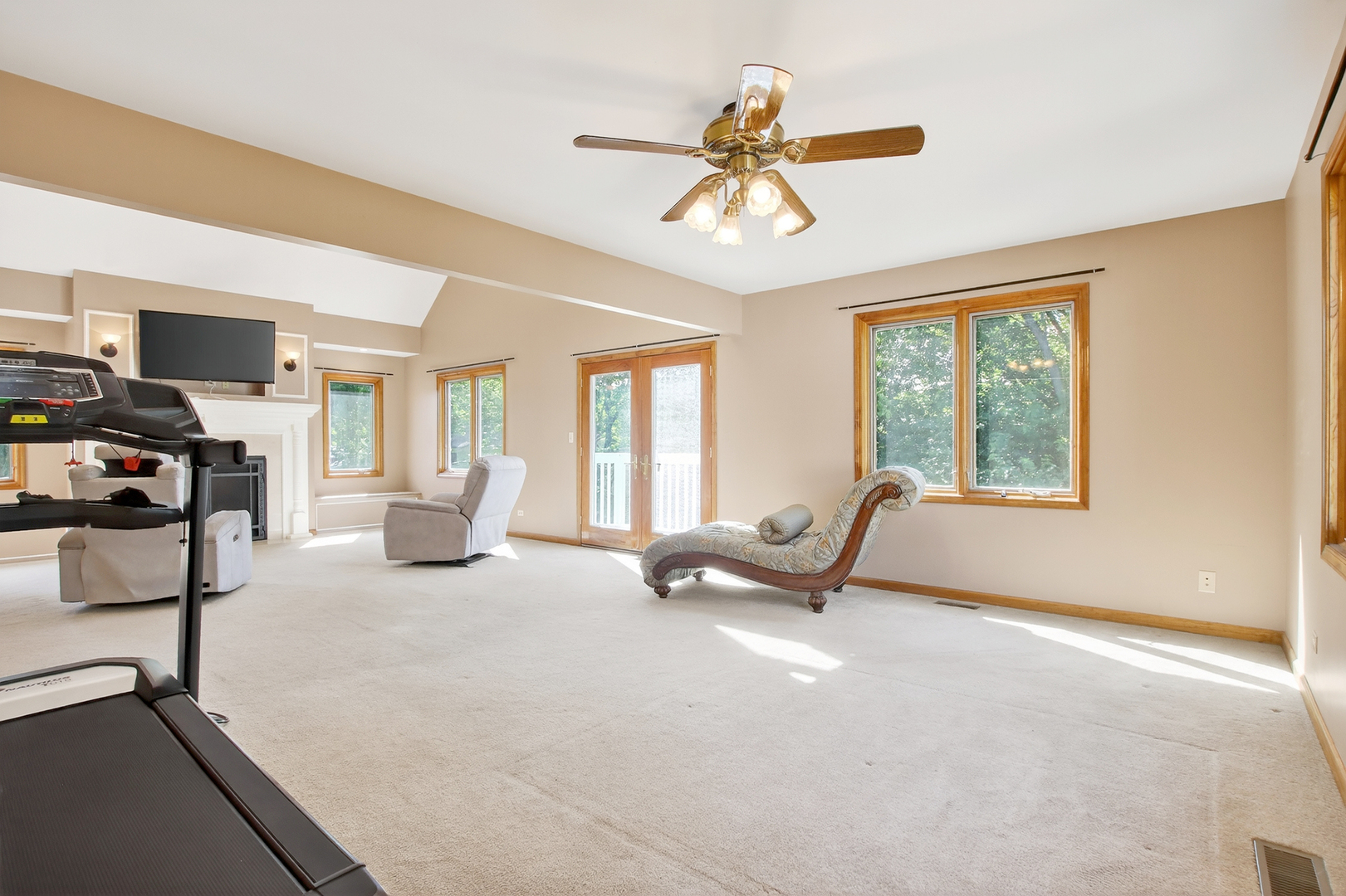1417 E Joyce Avenue, Palatine, IL 60074