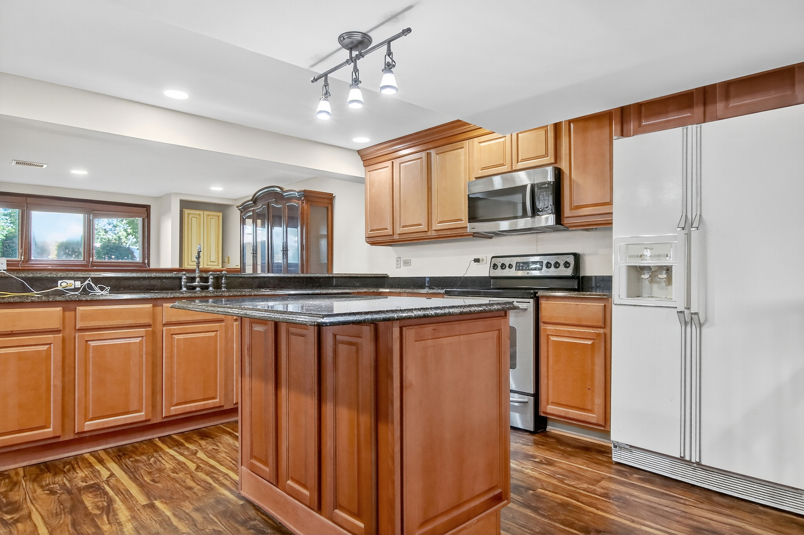 1417 E Joyce Avenue, Palatine, IL 60074