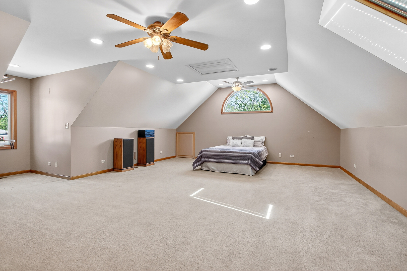 1417 E Joyce Avenue, Palatine, IL 60074