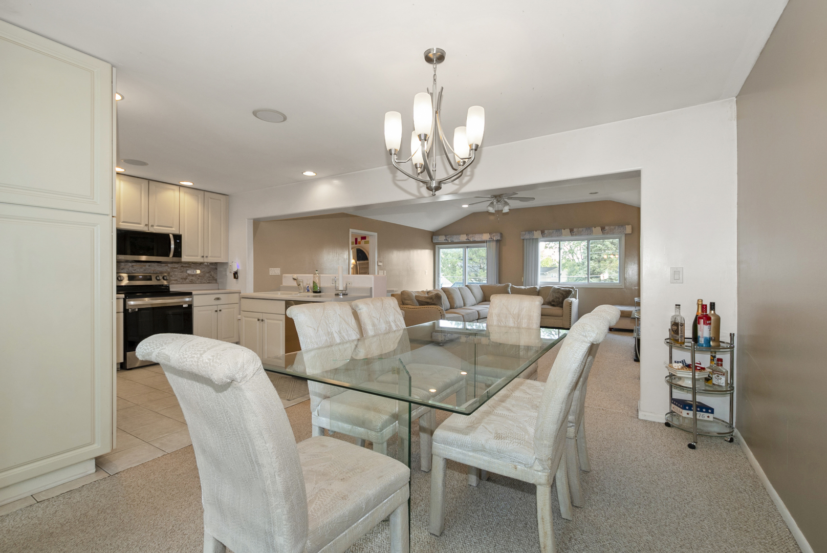 2605 Willow Avenue, Woodridge, IL 60517