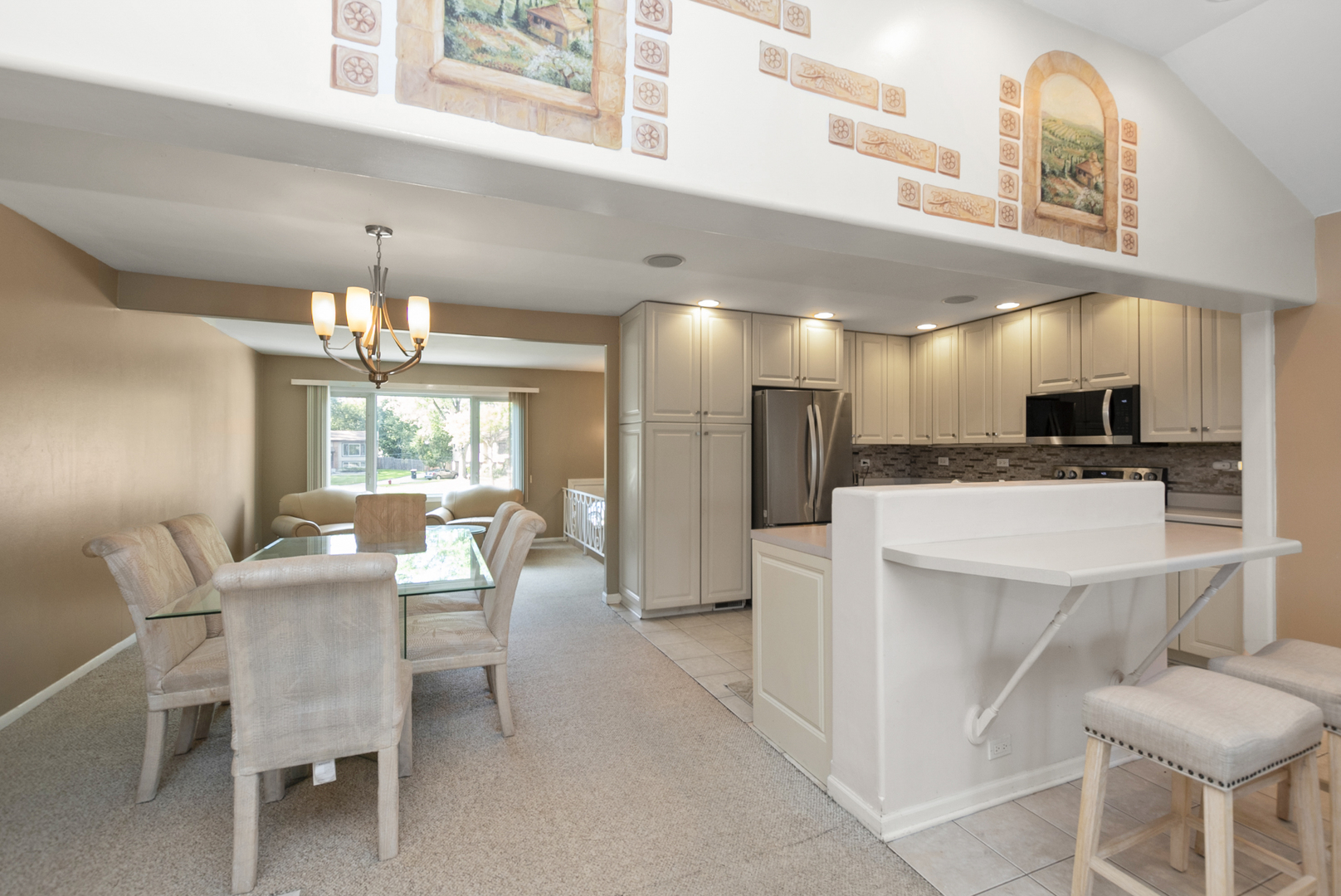 2605 Willow Avenue, Woodridge, IL 60517