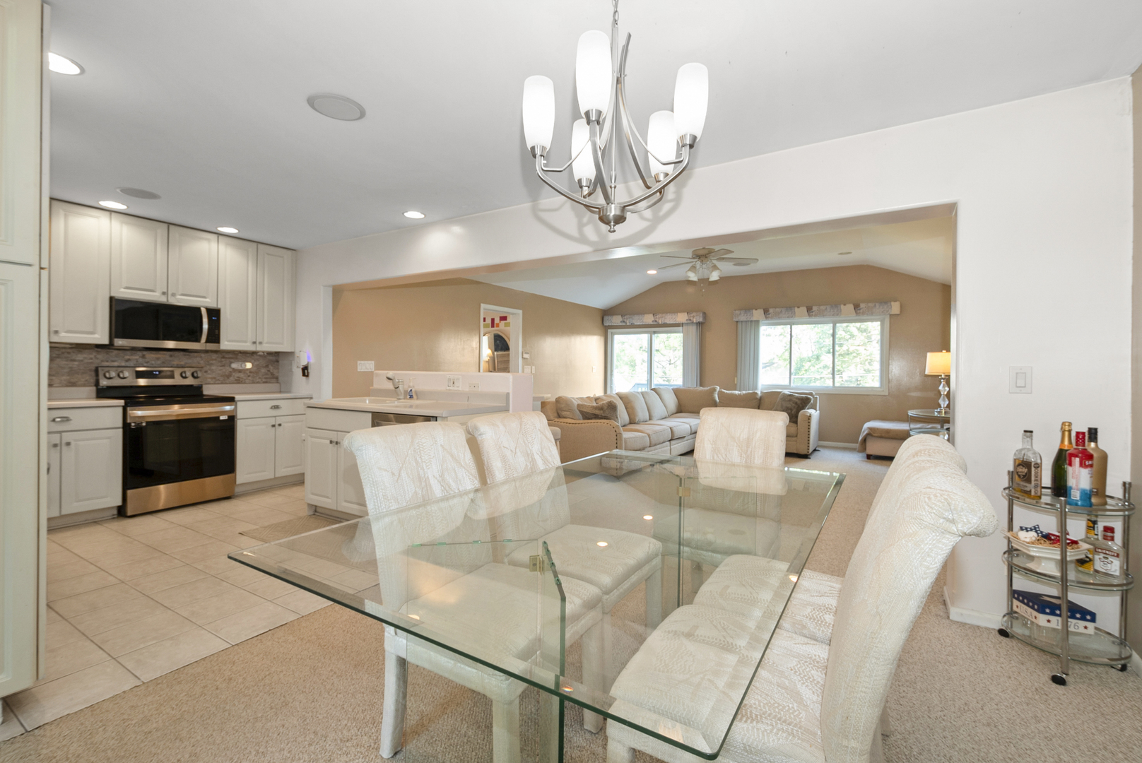 2605 Willow Avenue, Woodridge, IL 60517