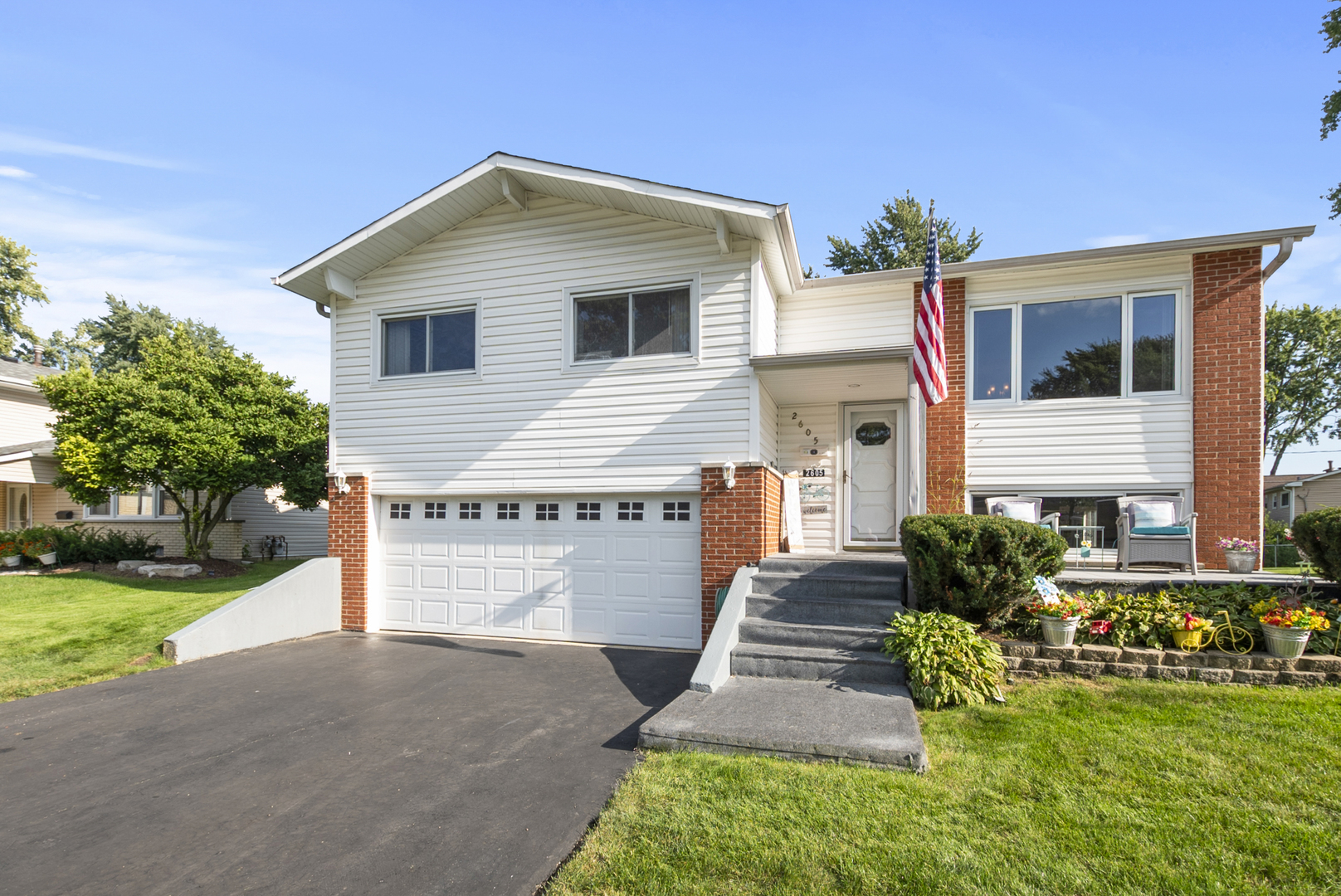 2605 Willow Avenue, Woodridge, IL 60517