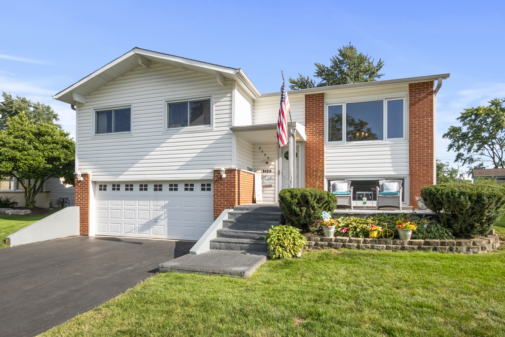 2605 Willow Avenue, Woodridge, IL 60517