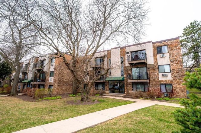 1475 Winslowe Drive #104, Palatine, IL 60074