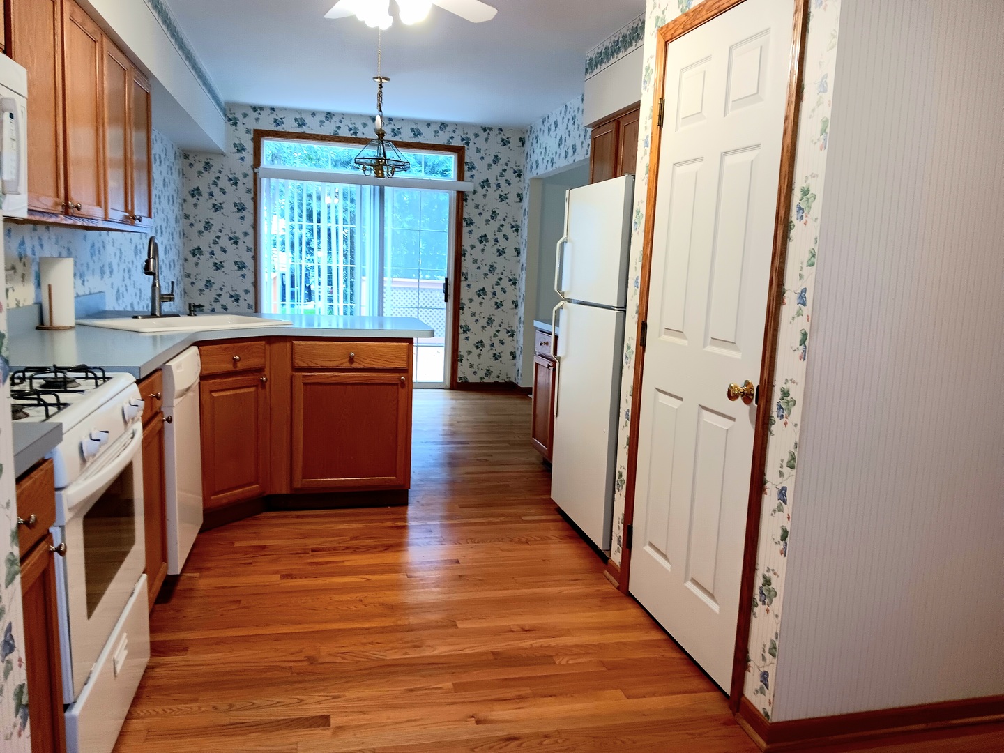 16013 W Iroquois Drive, Lockport, IL 60441