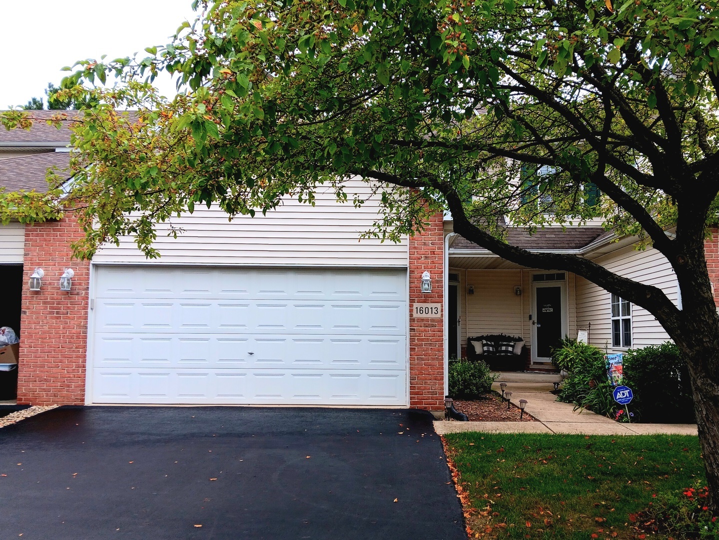 16013 W Iroquois Drive, Lockport, IL 60441