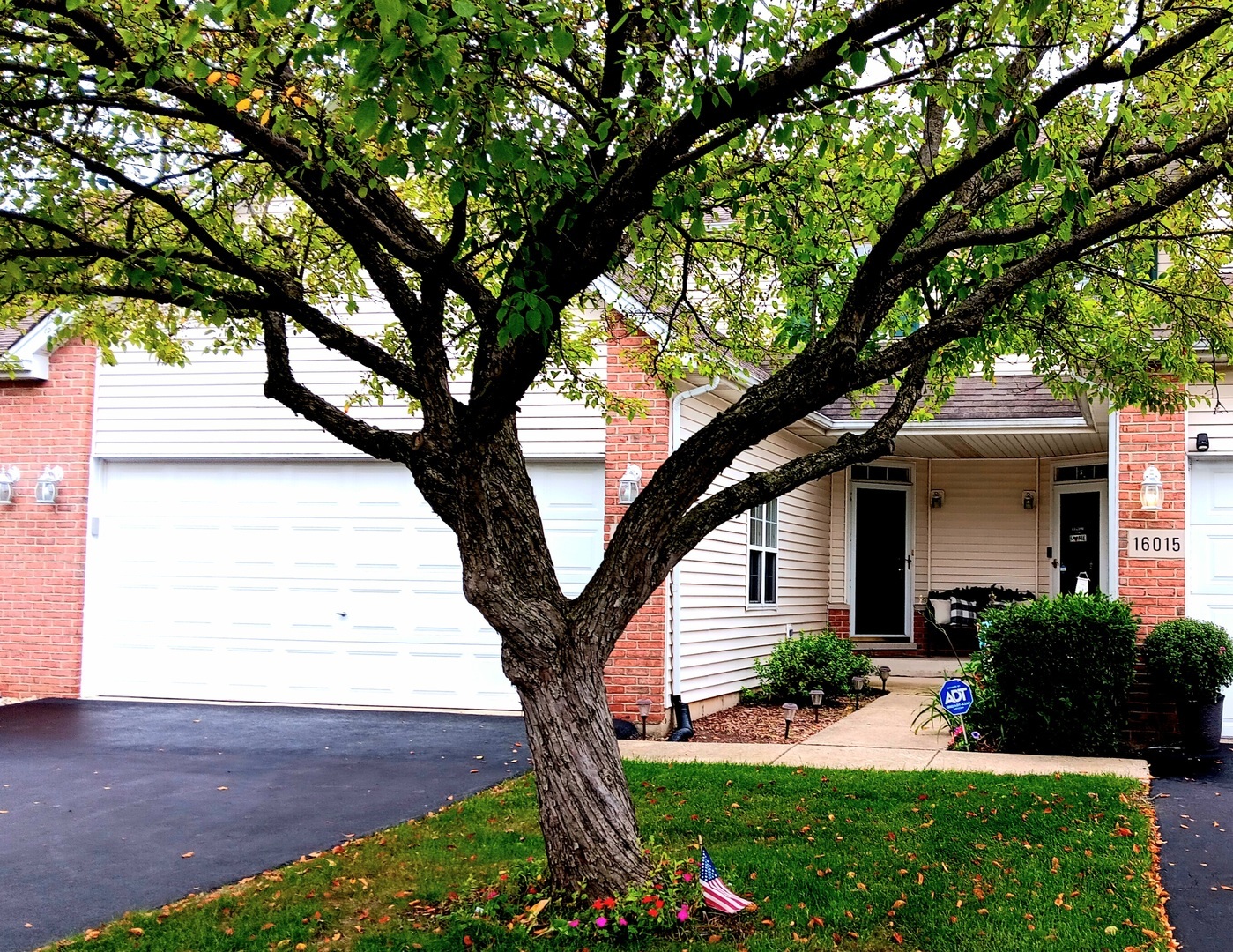 16013 W Iroquois Drive, Lockport, IL 60441