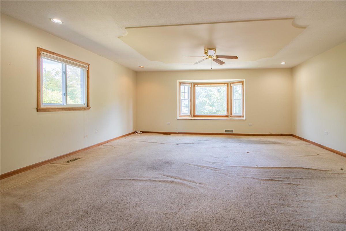 105 S Canyon Drive, Bolingbrook, IL 60490