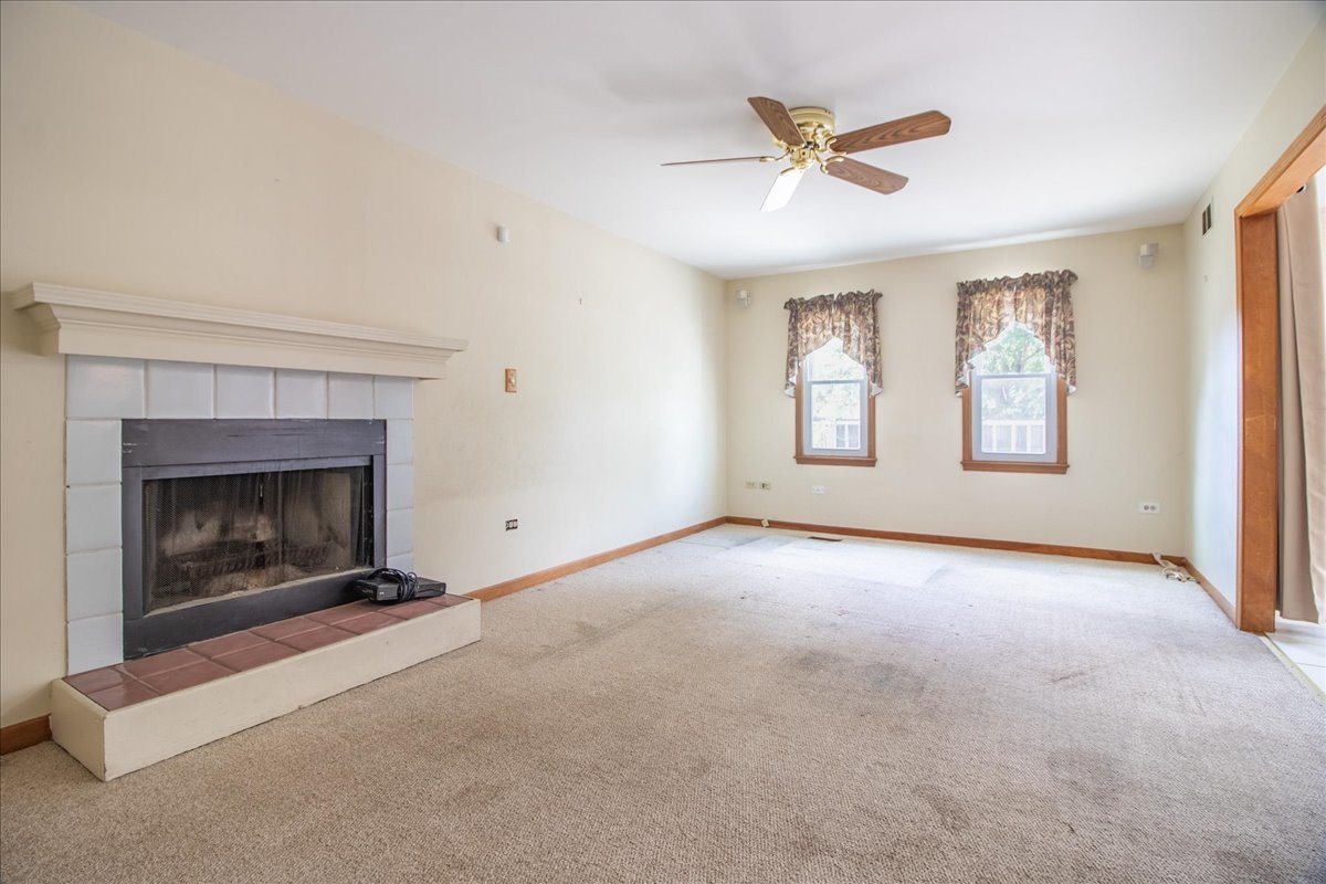 105 S Canyon Drive, Bolingbrook, IL 60490