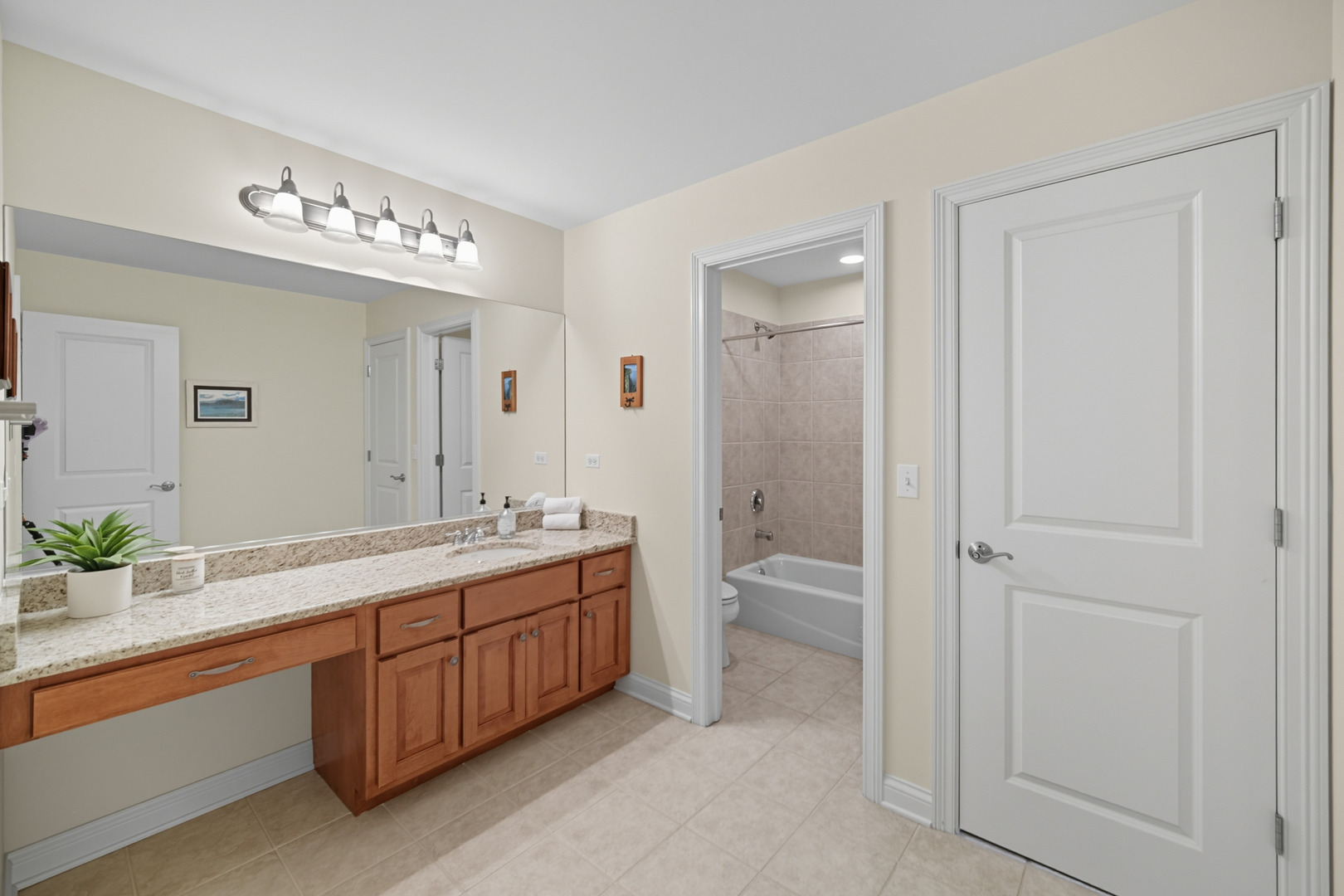 5616 Durand Drive #5616, Downers Grove, IL 60516