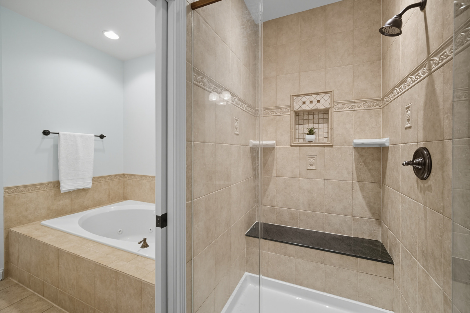 5616 Durand Drive #5616, Downers Grove, IL 60516