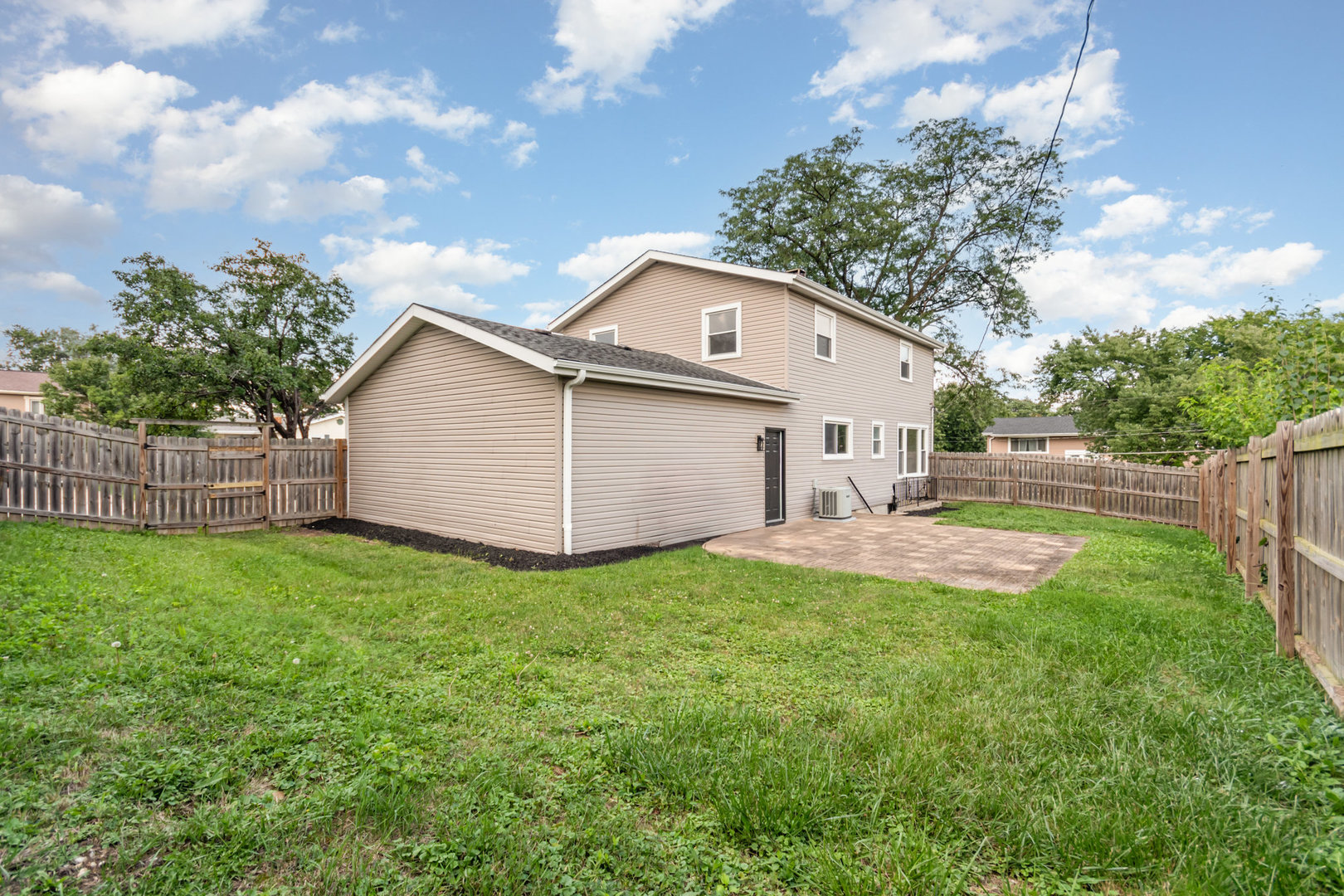 9101 Sycamore Drive, Hickory Hills, IL 60457