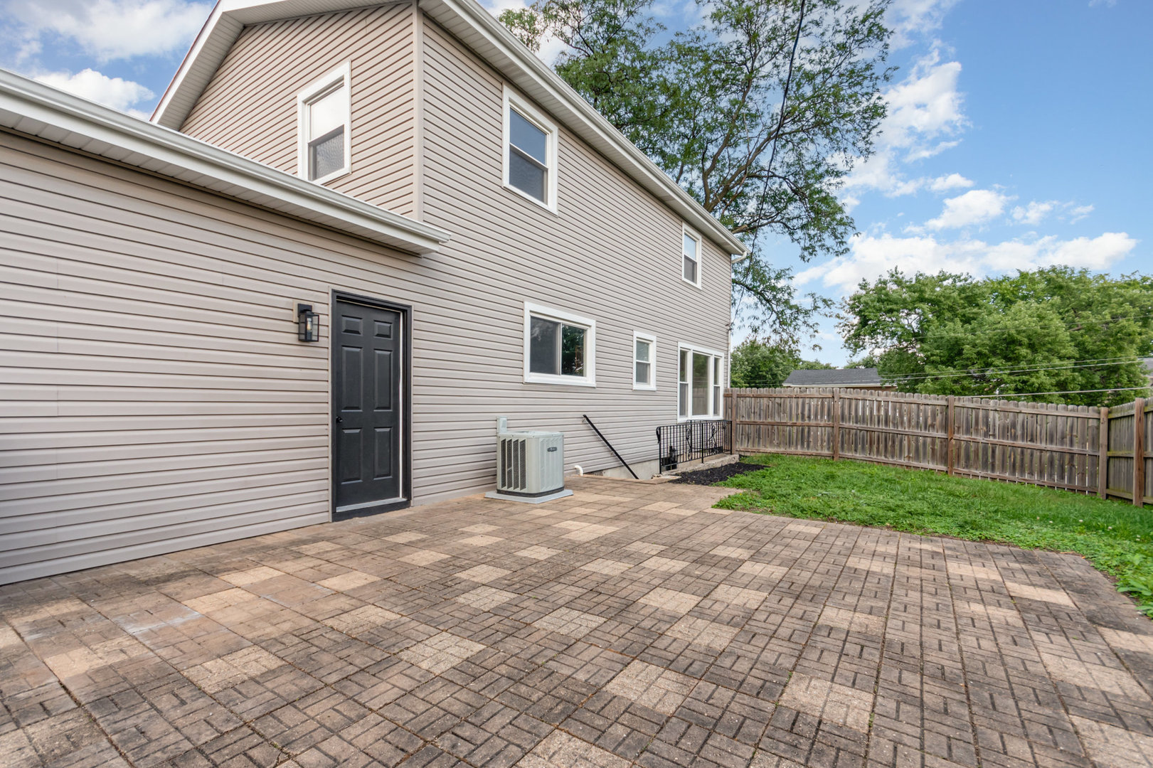 9101 Sycamore Drive, Hickory Hills, IL 60457