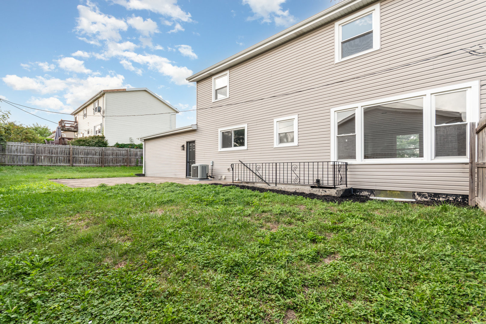 9101 Sycamore Drive, Hickory Hills, IL 60457