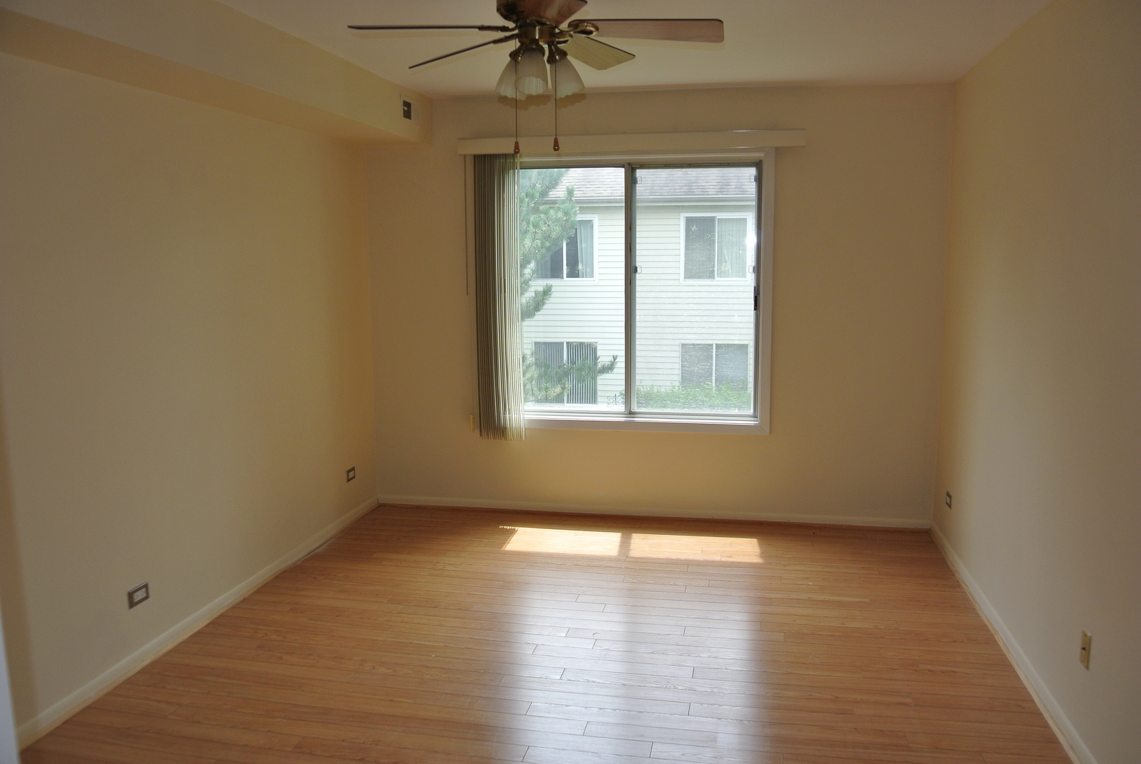 576 E WINDGATE Court, Arlington Heights, IL 60005