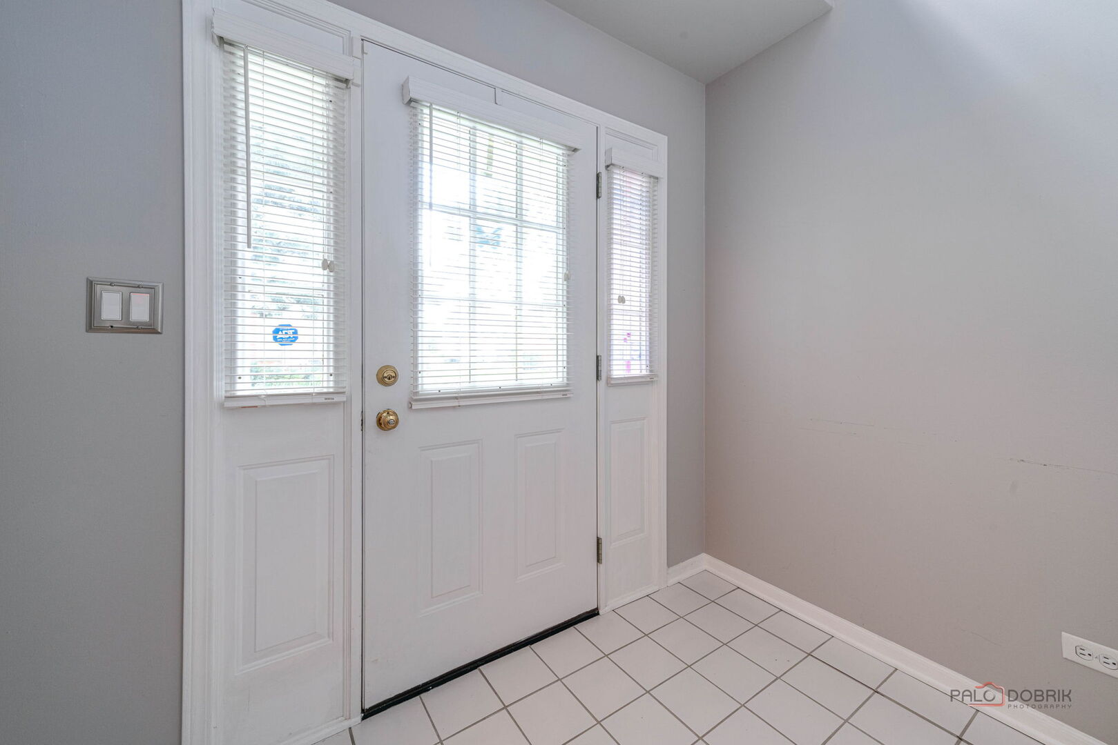 1432 Hampshire Court, Roselle, IL 60172