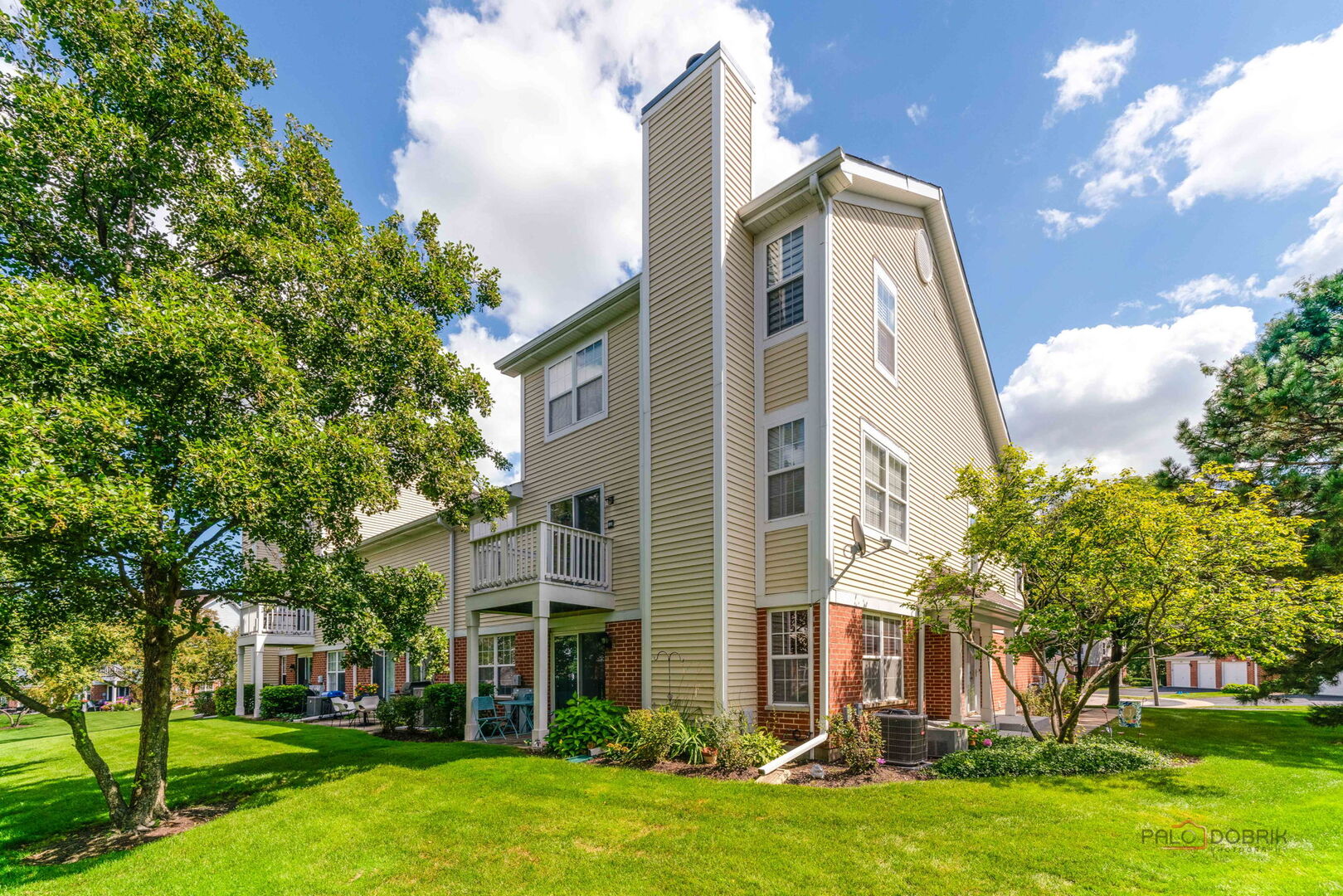 1432 Hampshire Court, Roselle, IL 60172