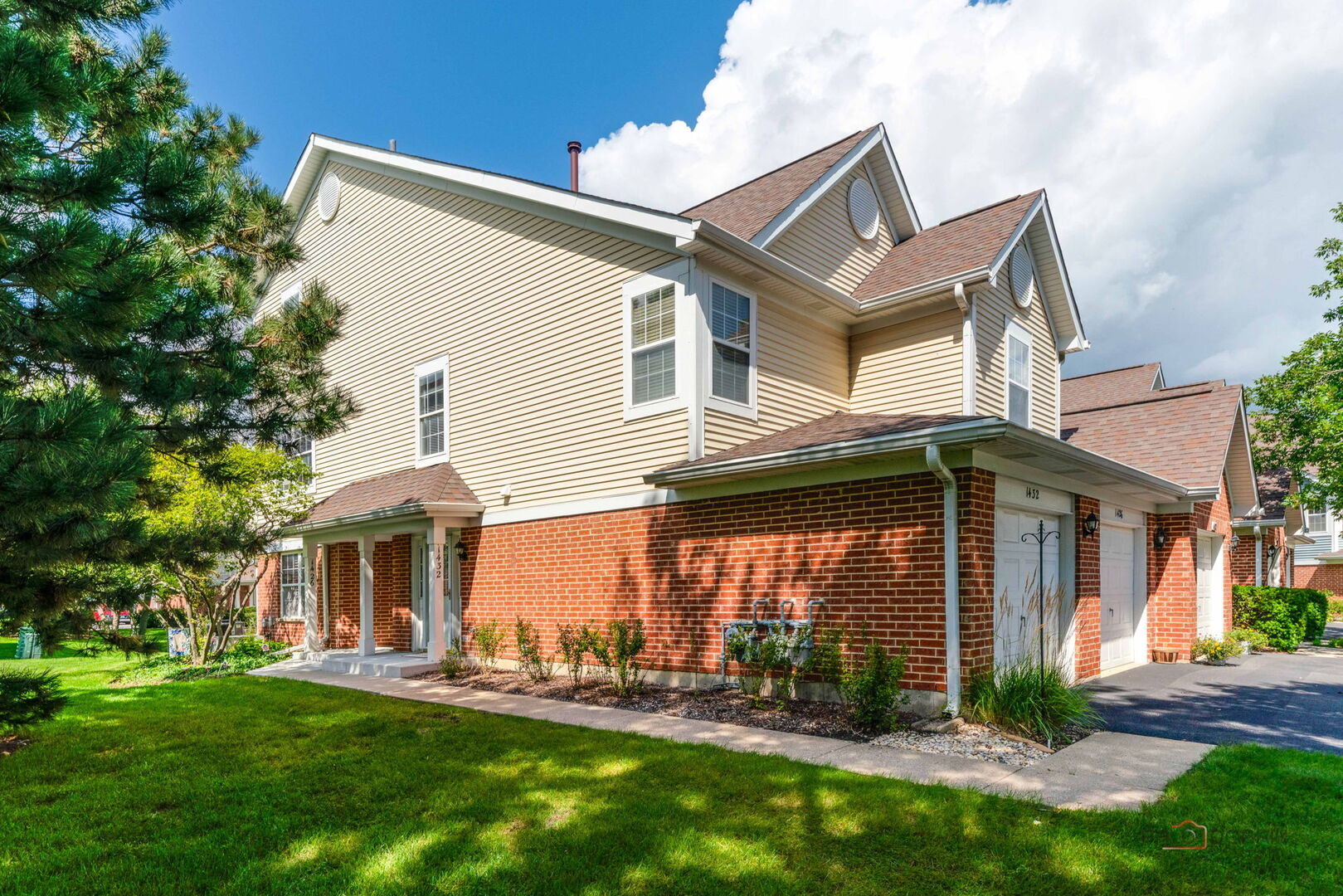 1432 Hampshire Court, Roselle, IL 60172