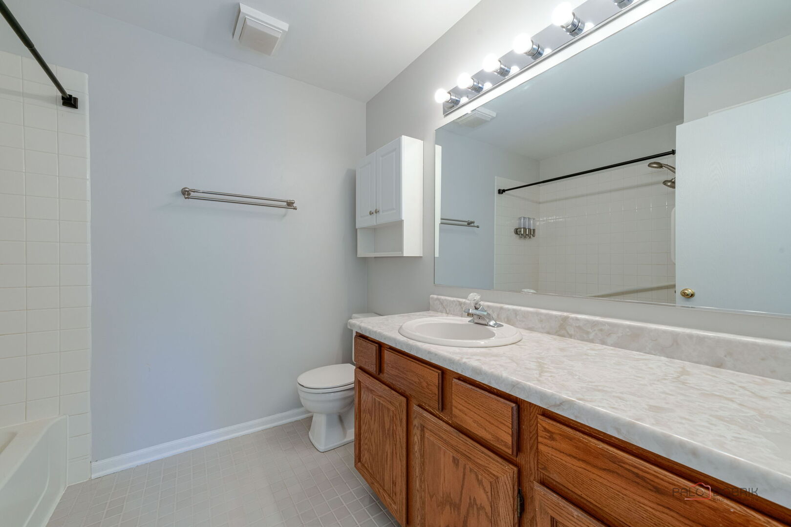 1432 Hampshire Court, Roselle, IL 60172