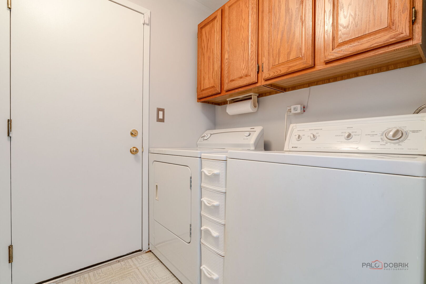 1432 Hampshire Court, Roselle, IL 60172