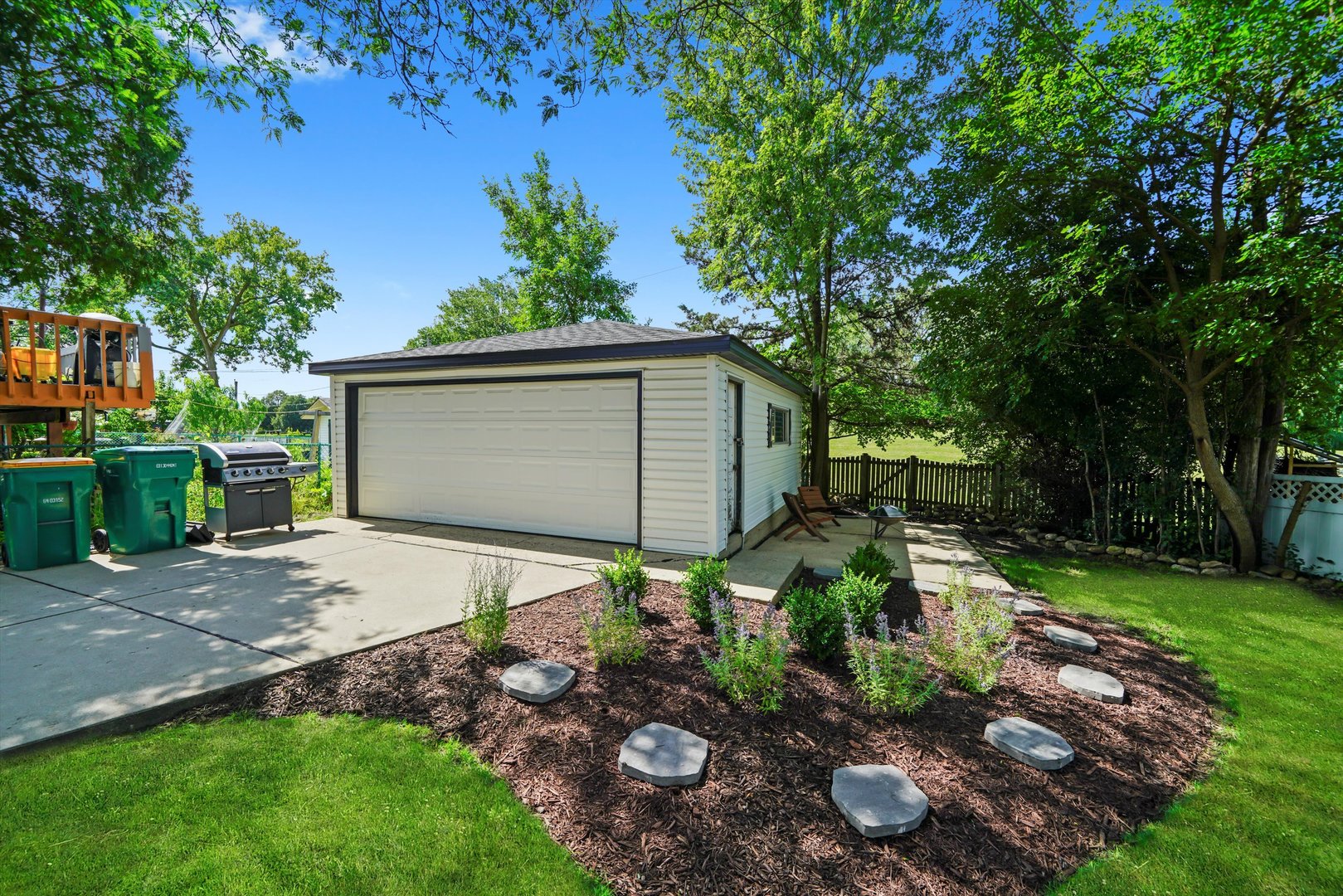 632 White Pine Road, Buffalo Grove, IL 60089