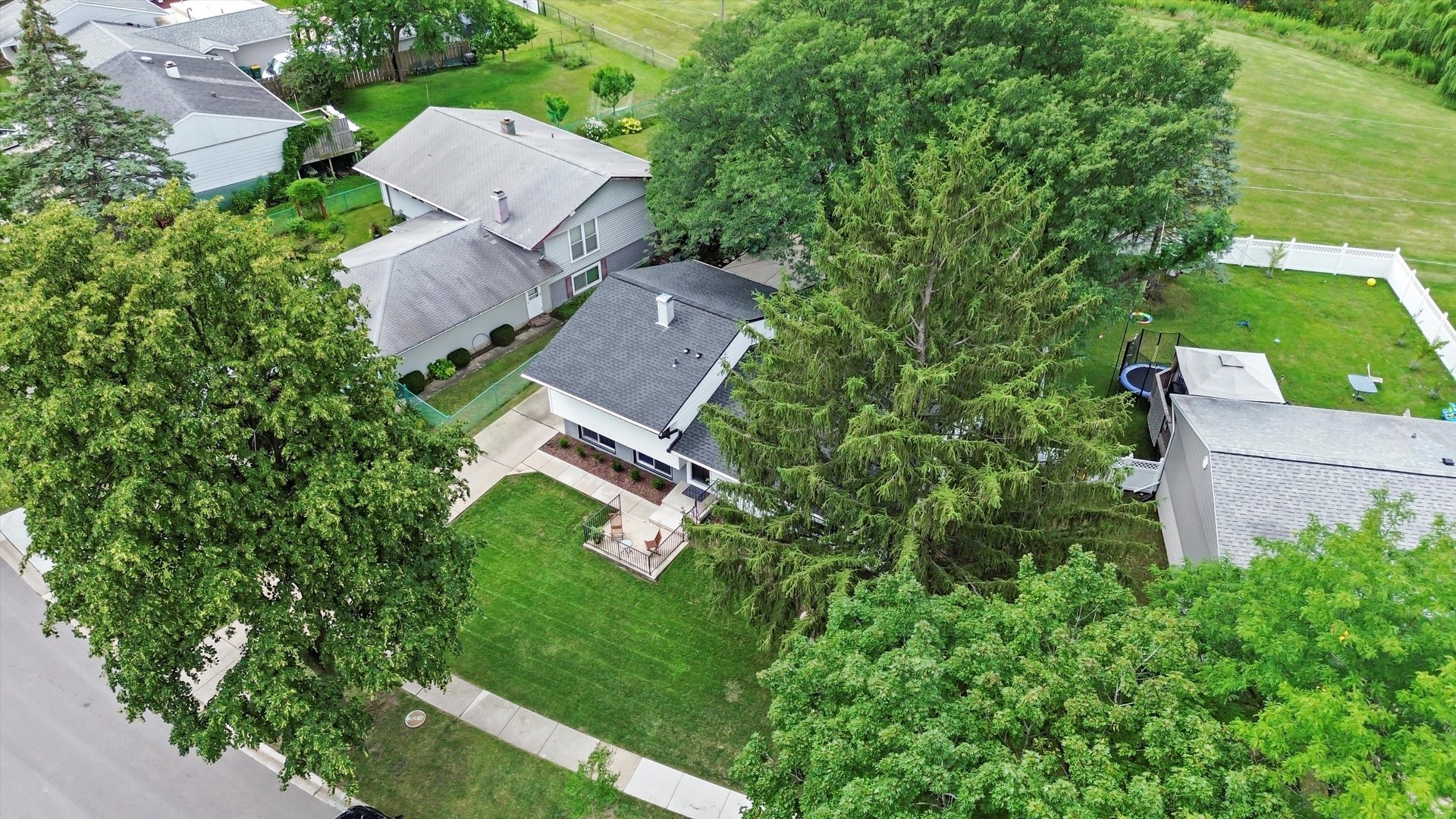 632 White Pine Road, Buffalo Grove, IL 60089