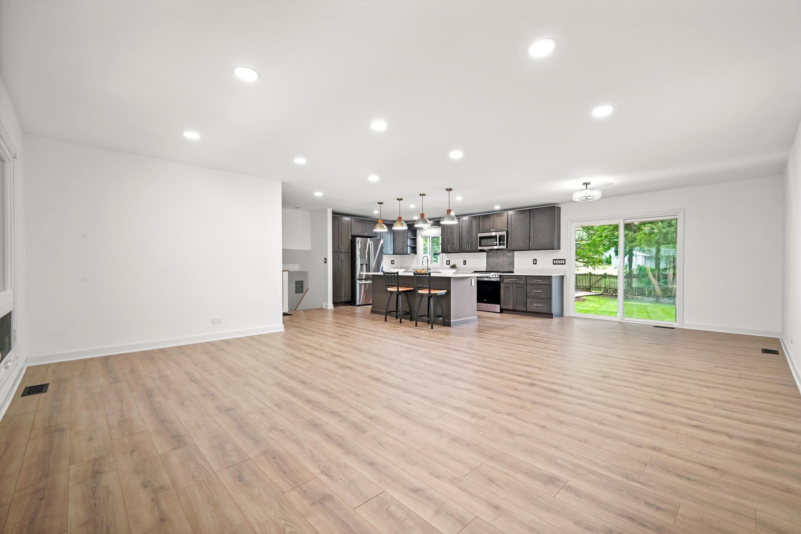 632 White Pine Road, Buffalo Grove, IL 60089