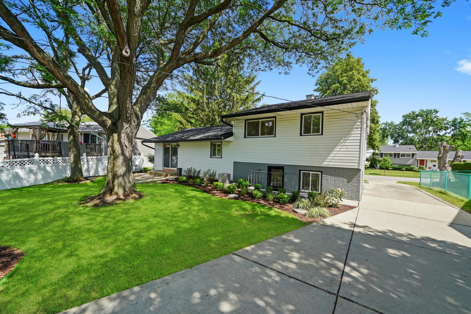 632 White Pine Road, Buffalo Grove, IL 60089