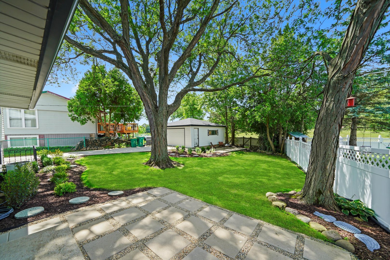 632 White Pine Road, Buffalo Grove, IL 60089